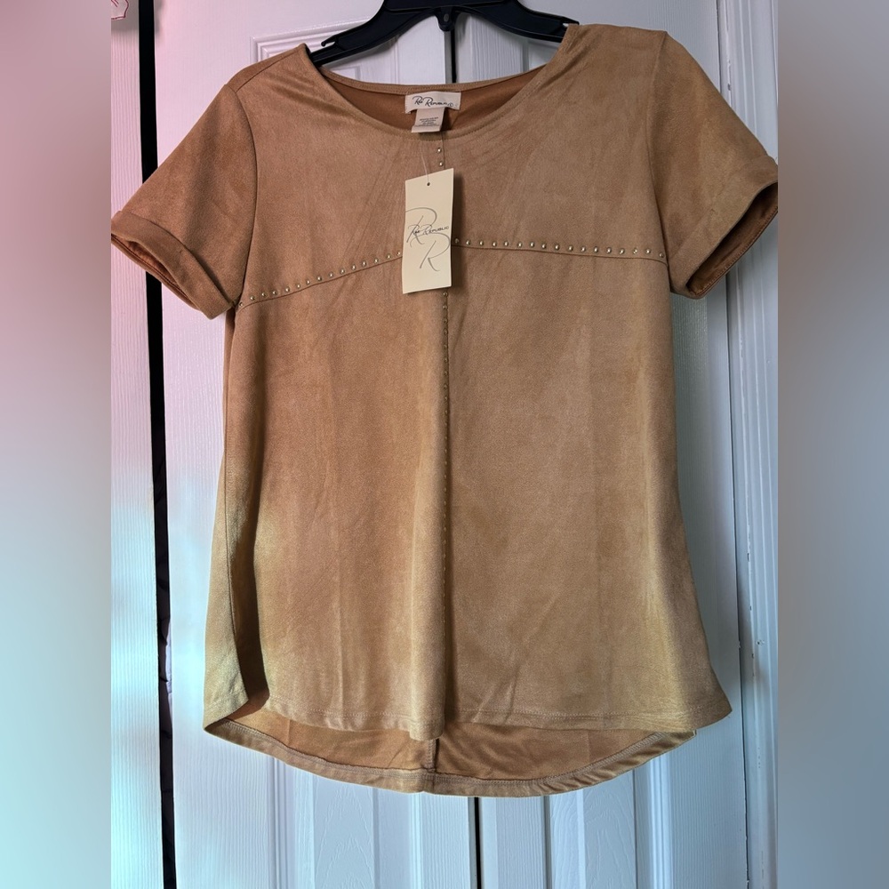 Rae Republic brownish blouse, gold beads in a vertical and horizontal pattern